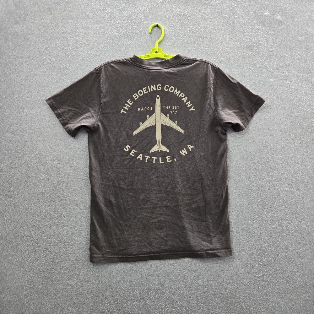 Red Canoe Men Shirt M Gray Graphic Airplane Boeing Logo Short Sleeve